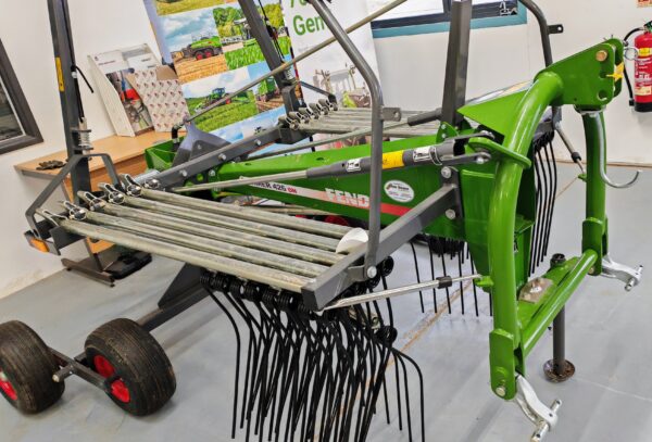 Fendt Former 426DN single rotor rake